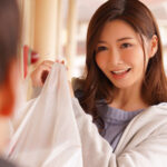 下宿アパートで隣の人妻に誘惑されて…大学を留年するまでSEXし...